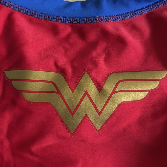 DC Wonder Woman Rash Guard - Picture 3 of 5